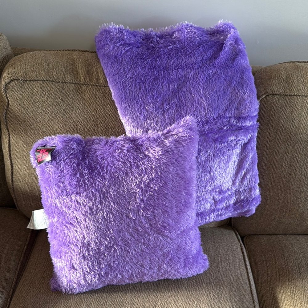 NWT Rio Fun fur pillow and matching fur throw